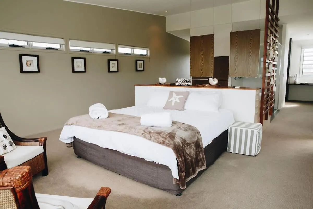 Family Beach House At Twin Waters Resort 0*,